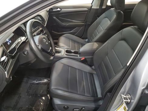 Used 2021 Volkswagen Jetta SE w/ SE Cold Weather Package FWD image 9