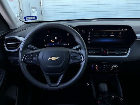 Used 2025 Chevrolet TrailBlazer LT image 11