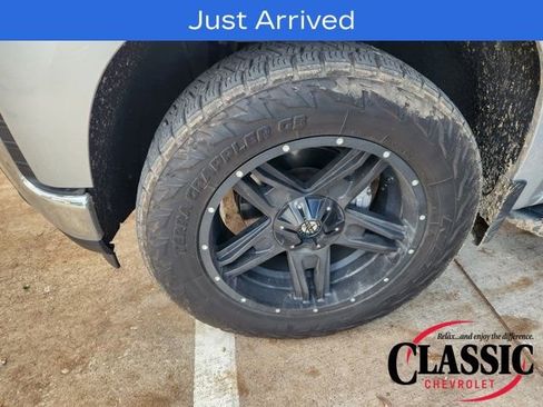 Used 2019 Chevrolet Silverado 1500 LT w/ Texas Edition image 11