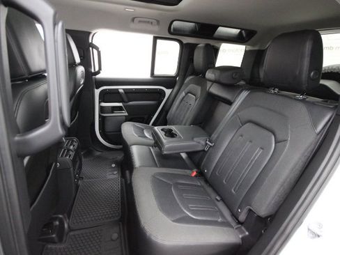 Used 2020 Land Rover Defender 110 SE image 19