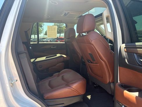 Used 2020 Cadillac Escalade Premium Luxury AWD/4WD image 24