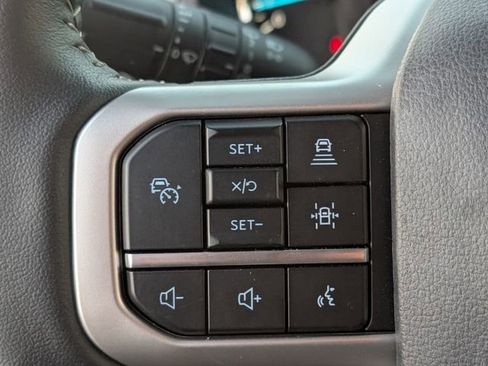 Used 2024 Ford Expedition XLT image 22