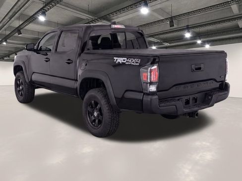 Used 2017 Toyota Tacoma TRD Off-Road w/ Tow Package (A/T) AWD/4WD image 3