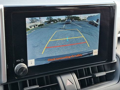Used 2023 Toyota RAV4 LE AWD/4WD image 19