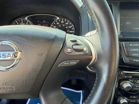 Used 2020 Nissan Pathfinder SV image 28