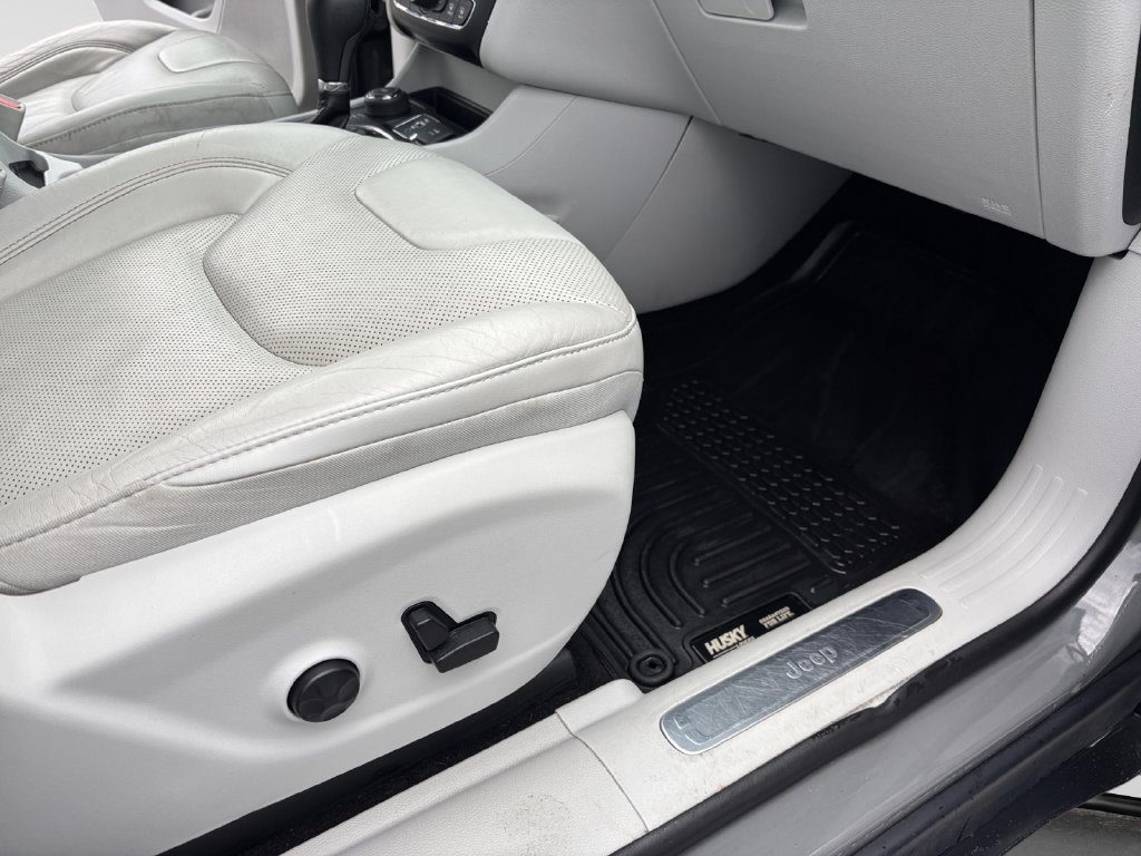Used 2019 Jeep Cherokee Limited AWD/4WD image 44