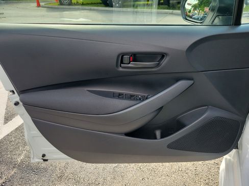 Used 2025 Toyota Corolla LE image 21