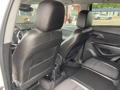 Used 2017 Chevrolet Trax LT w/ LT Convenience Package FWD image 19