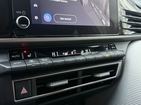 Used 2025 Toyota Camry SE image 21