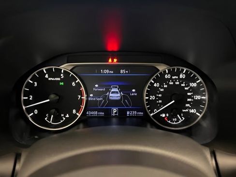 Used 2025 Nissan Altima 2.5 SV FWD image 18