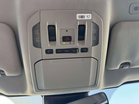 Used 2024 Toyota Highlander Limited image 31