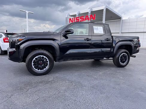 Used 2024 Toyota Tacoma TRD Off-Road AWD/4WD image 2
