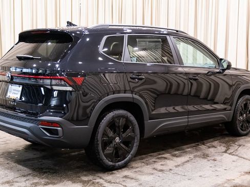New 2026 Volkswagen Taos SE FWD image 6