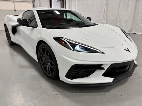 Used 2024 Chevrolet Corvette Stingray Preferred Cpe w/ Z51 Performance Package RWD image 8