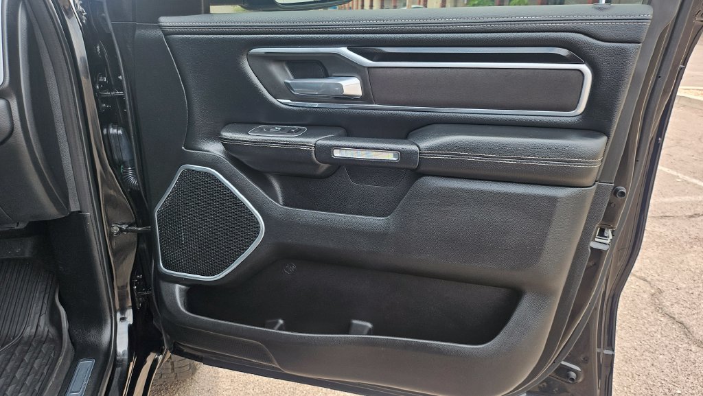 Used 2020 RAM 1500 Laramie w/ Sport Appearance Package AWD/4WD image 19