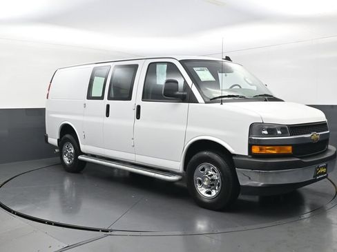 Used 2024 Chevrolet Express 2500 w/ Driver Convenience Package image 4