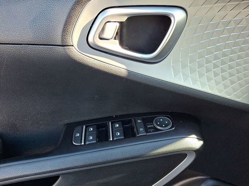 Used 2023 Kia Soul LX w/ Option Group 015 image 6