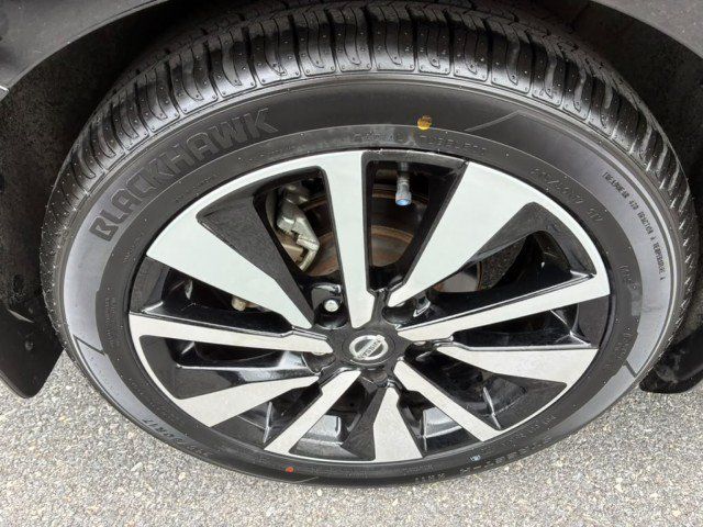 Used 2021 Nissan Sentra SV w/ SV Premium Package FWD image 29