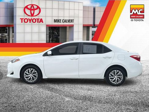 Used 2019 Toyota Corolla LE FWD image 2