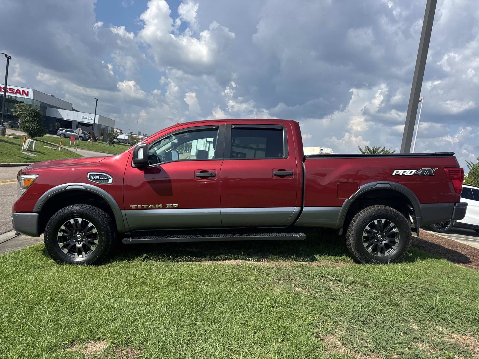 Used 2017 Nissan Titan PRO-4X AWD/4WD image 9