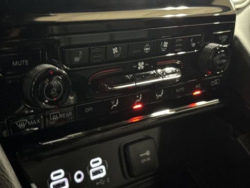 New 2025 Jeep Grand Cherokee Limited w/ Luxury Tech Group II image 18