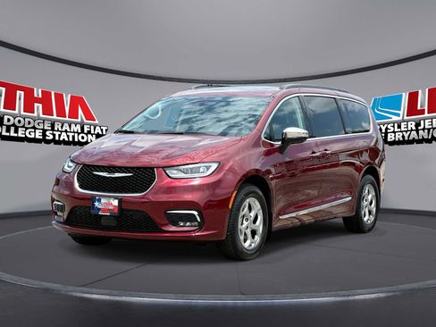 Used 2023 Chrysler Pacifica Limited AWD/4WD image 1