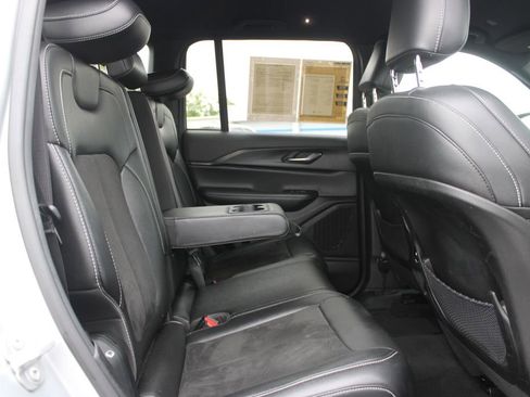Used 2024 Jeep Grand Cherokee Altitude AWD/4WD image 32