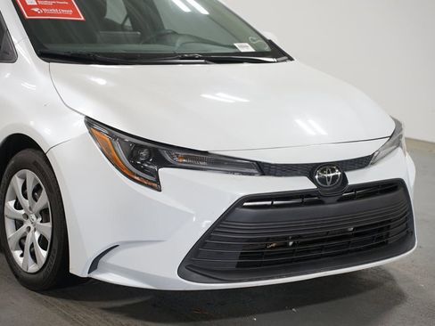 Used 2023 Toyota Corolla LE FWD image 3