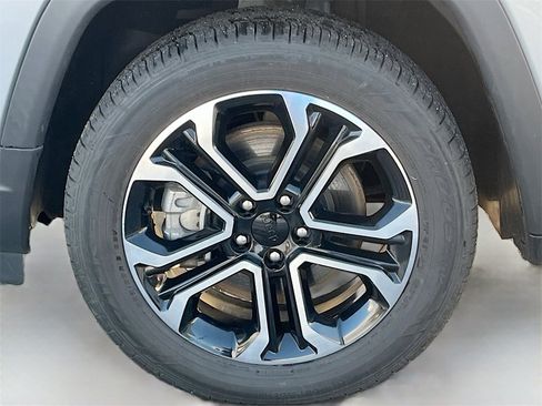 Used 2023 Jeep Compass Limited image 31