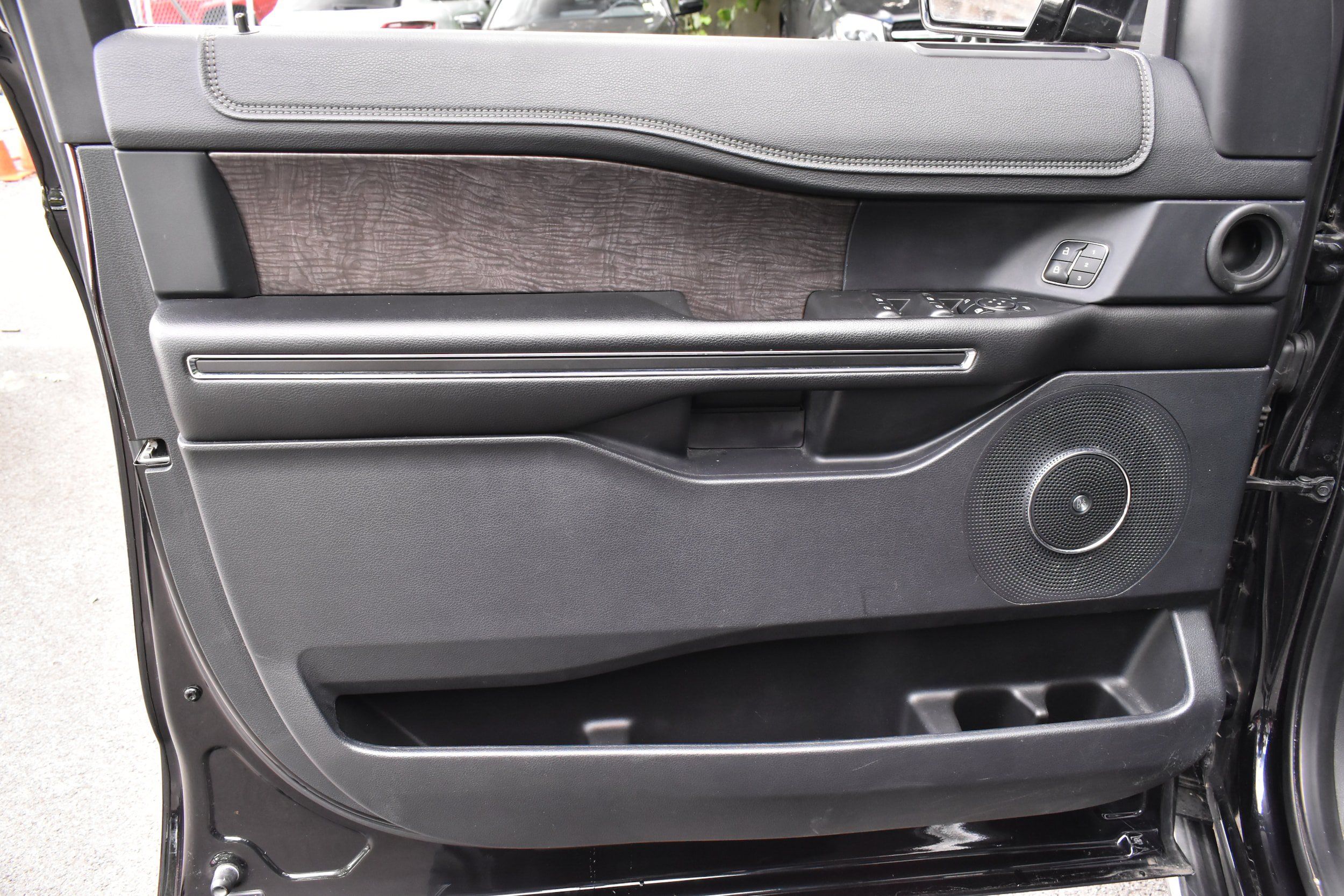 Used 2019 Ford Expedition Limited w/ Driver Assistance Package AWD/4WD image 15