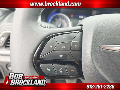 Used 2025 Chrysler Pacifica Limited FWD image 22