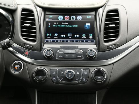 Used 2018 Chevrolet Impala LT FWD image 17