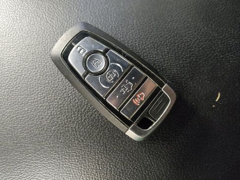 Used 2018 Ford Explorer XLT w/ Equipment Group 201A FWD image 32