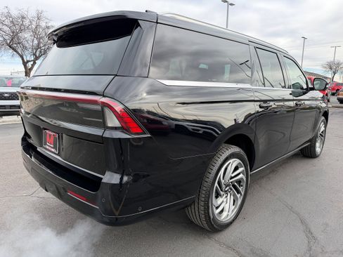 New 2025 Lincoln Navigator L Reserve image 3