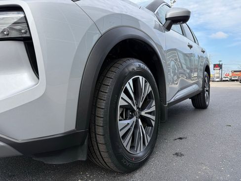 Used 2023 Nissan Rogue SV w/ SV Premium B Package image 13