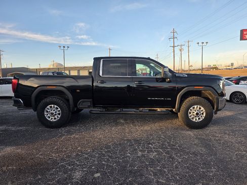 Used 2025 GMC Sierra 2500 SLE w/ SLE Value Package; image 8