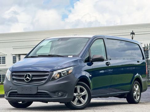 Used 2021 Mercedes-Benz Metris image 1