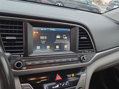 Used 2017 Hyundai Elantra Limited image 6