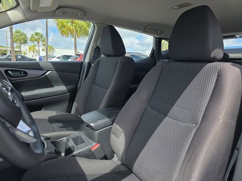 Used 2020 Nissan Rogue Sport S image 21