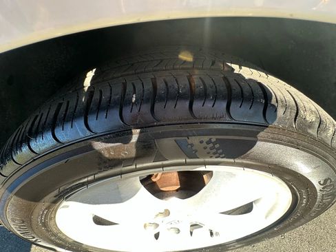 Used 2007 Kia Rondo EX w/ Premium Pkg image 18