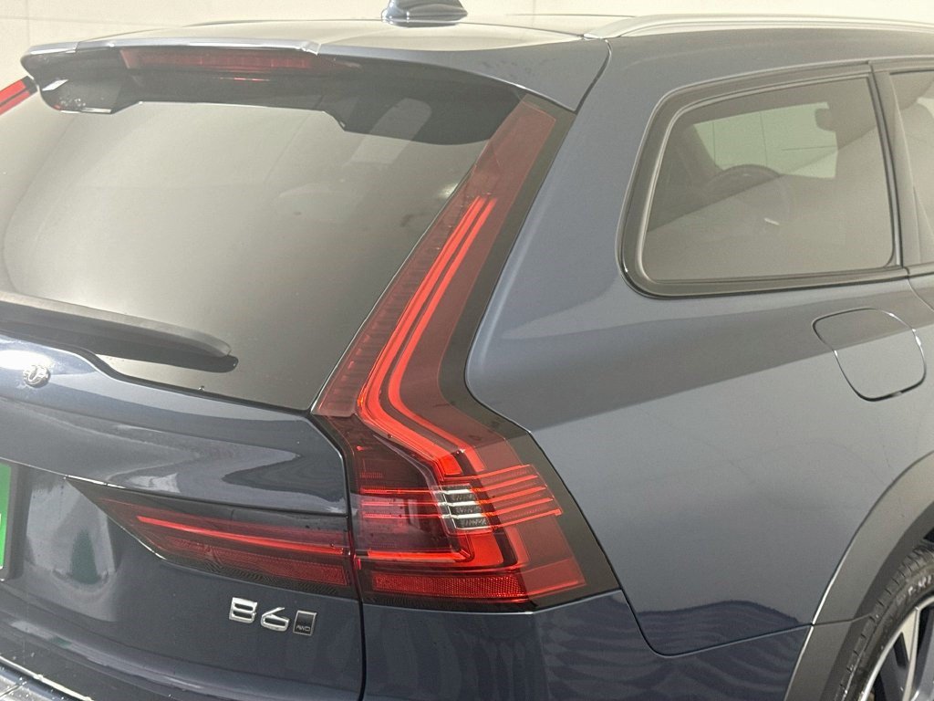 Used 2025 Volvo V90 B6 Cross Country Ultra w/ Protection Package Premier AWD/4WD image 33