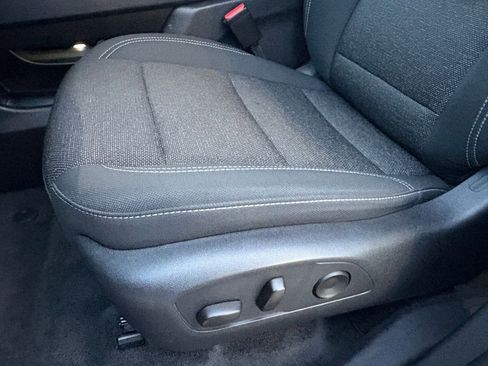 Used 2025 Chevrolet Traverse LT image 30