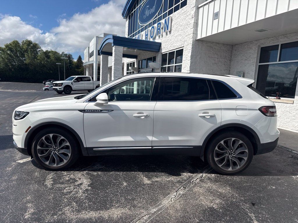 Used 2022 Lincoln Nautilus Reserve AWD/4WD image 3
