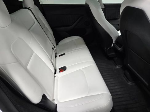 Used 2024 Tesla Model Y Long Range AWD/4WD image 47