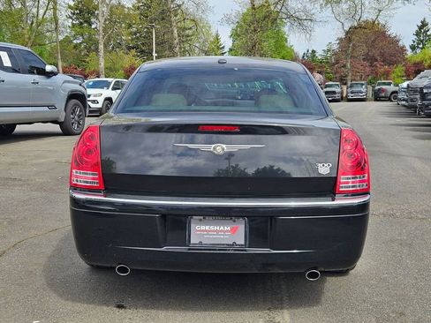 Used 2009 Chrysler 300 C RWD image 6