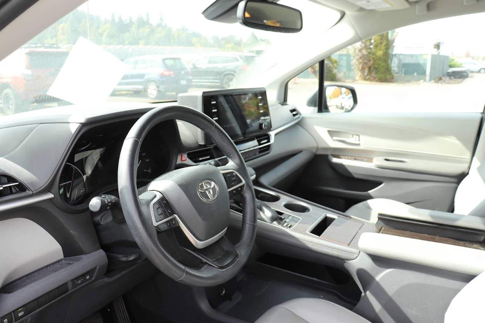 Used 2022 Toyota Sienna XLE FWD image 10