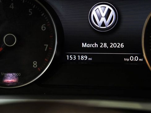 Used 2014 Volkswagen Touareg Sport image 20