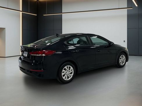 Used 2017 Hyundai Elantra SE w/ Cargo Package FWD image 6
