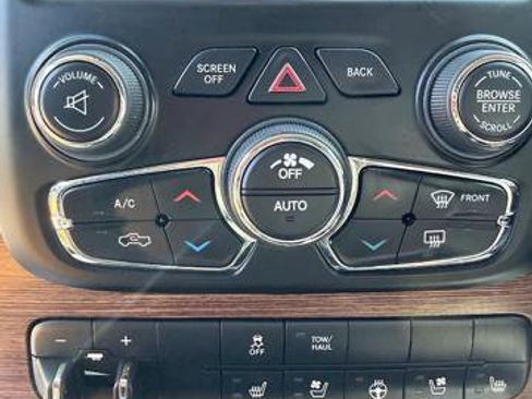 Used 2016 RAM 1500 Laramie w/ Convenience Group AWD/4WD image 18