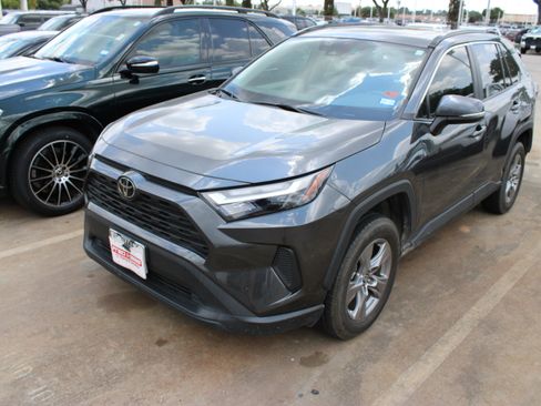 Used 2024 Toyota RAV4 XLE w/ Convenience Package FWD image 6